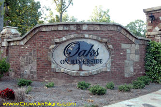 Oaks On Riverside Entrance Sign