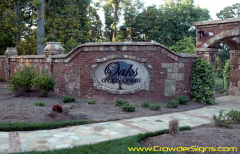 Oaks On Riverside Entrance Sign