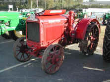 1926model10-20farmall01.jpg (115132 bytes)